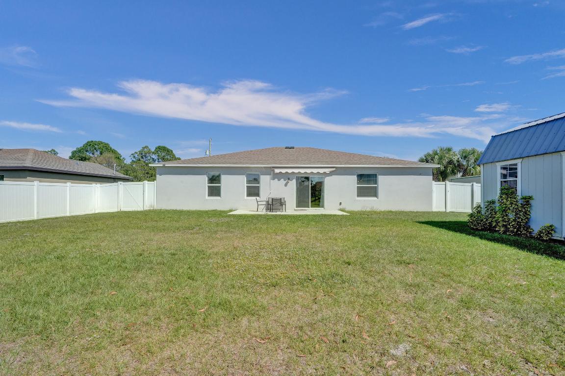 1744 SE North Blackwell Drive