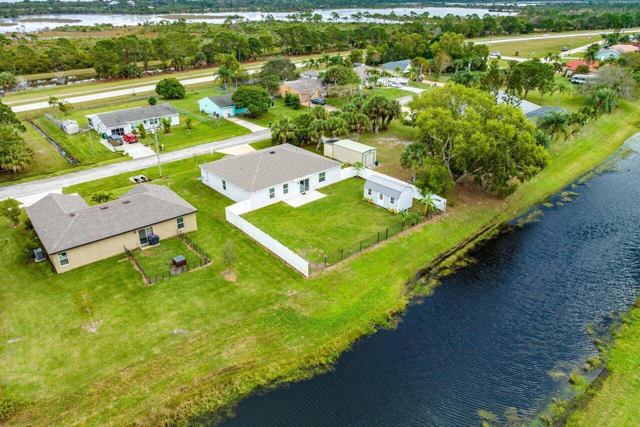 1744 SE North Blackwell Drive