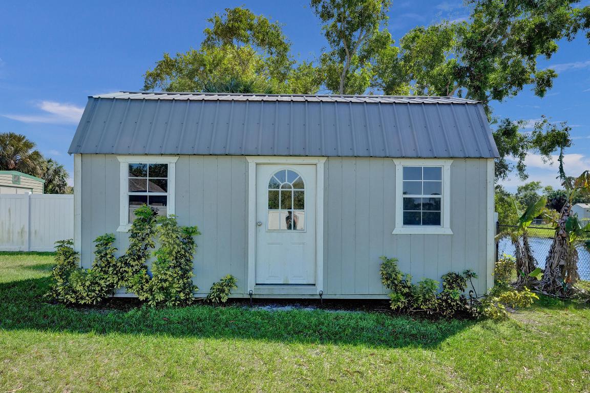 1744 SE North Blackwell Drive