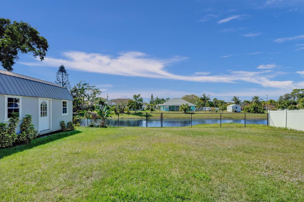 1744 SE North Blackwell Drive