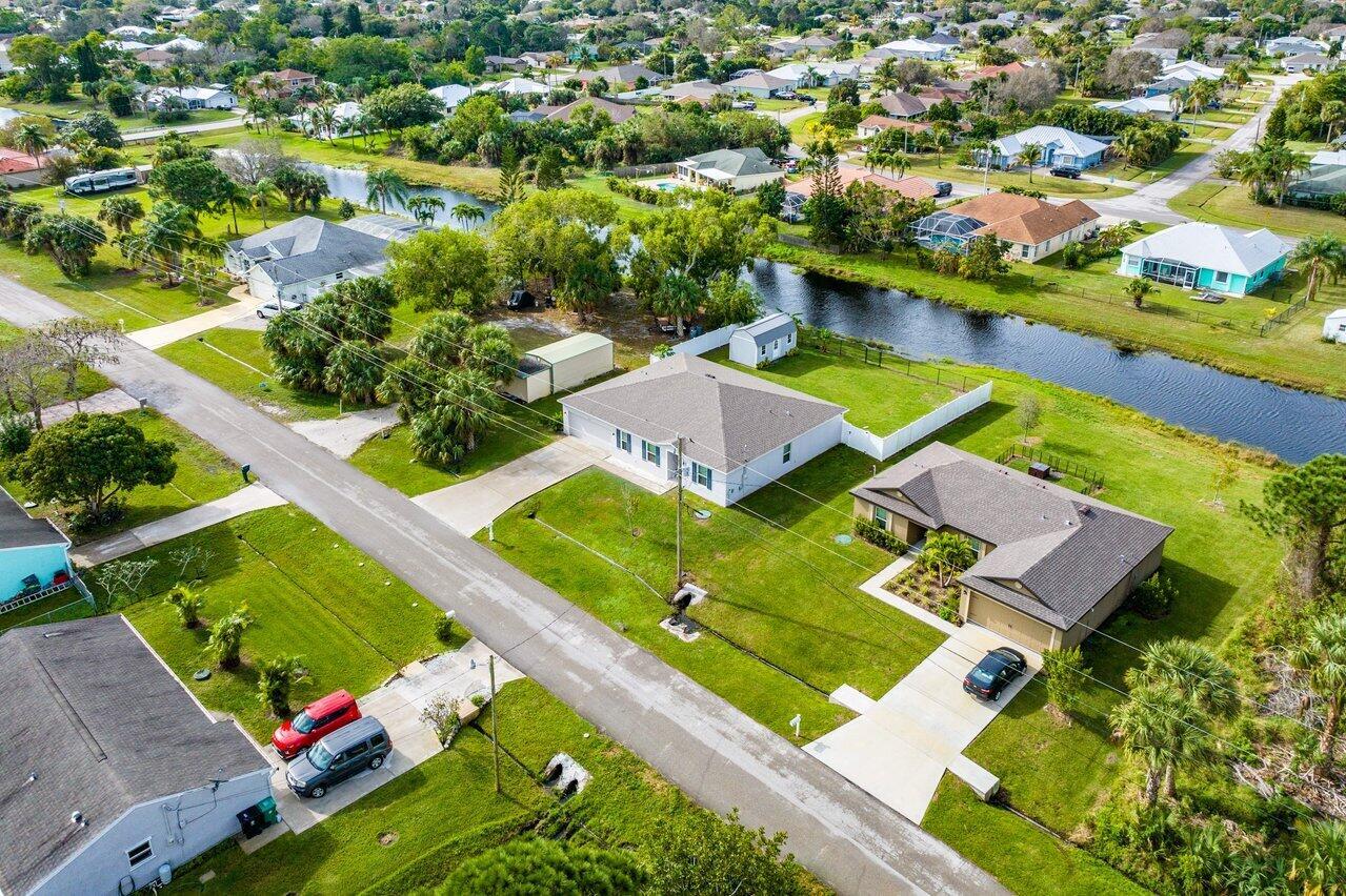 1744 SE North Blackwell Drive