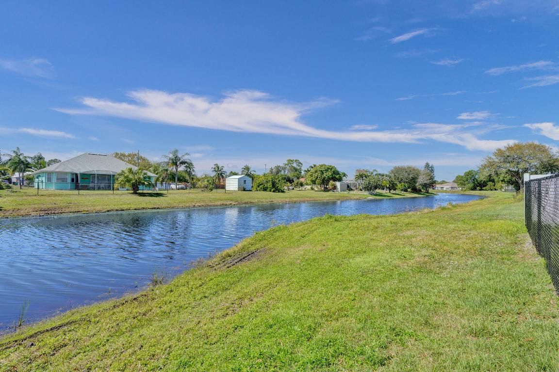 1744 SE North Blackwell Drive