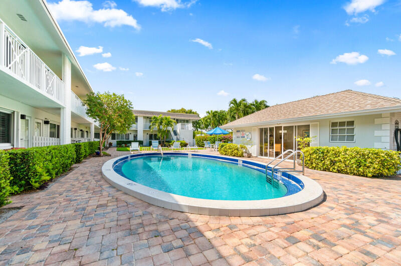 1001 NE 8th Avenue 105