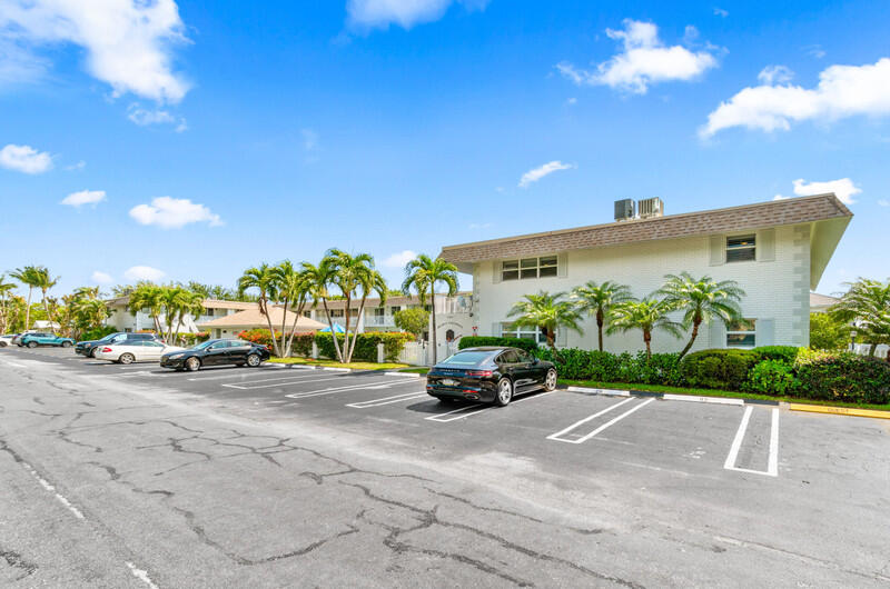 1001 NE 8th Avenue 105