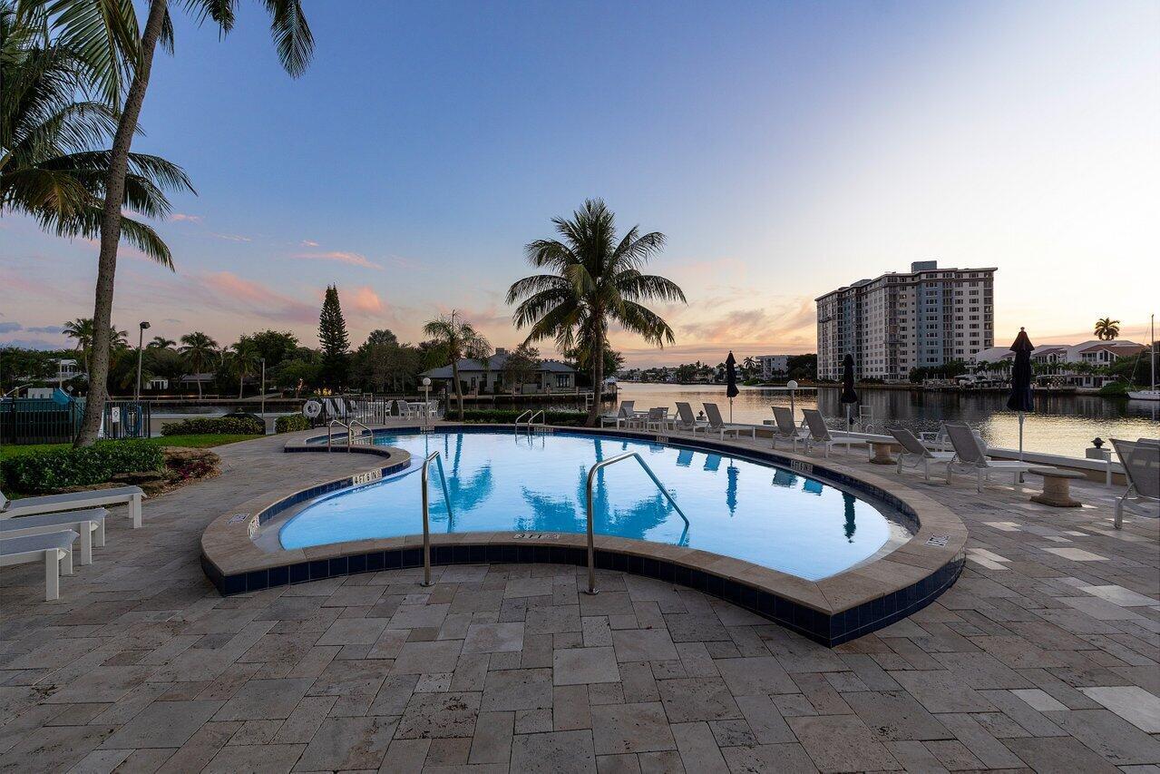 400 Seasage Drive 804