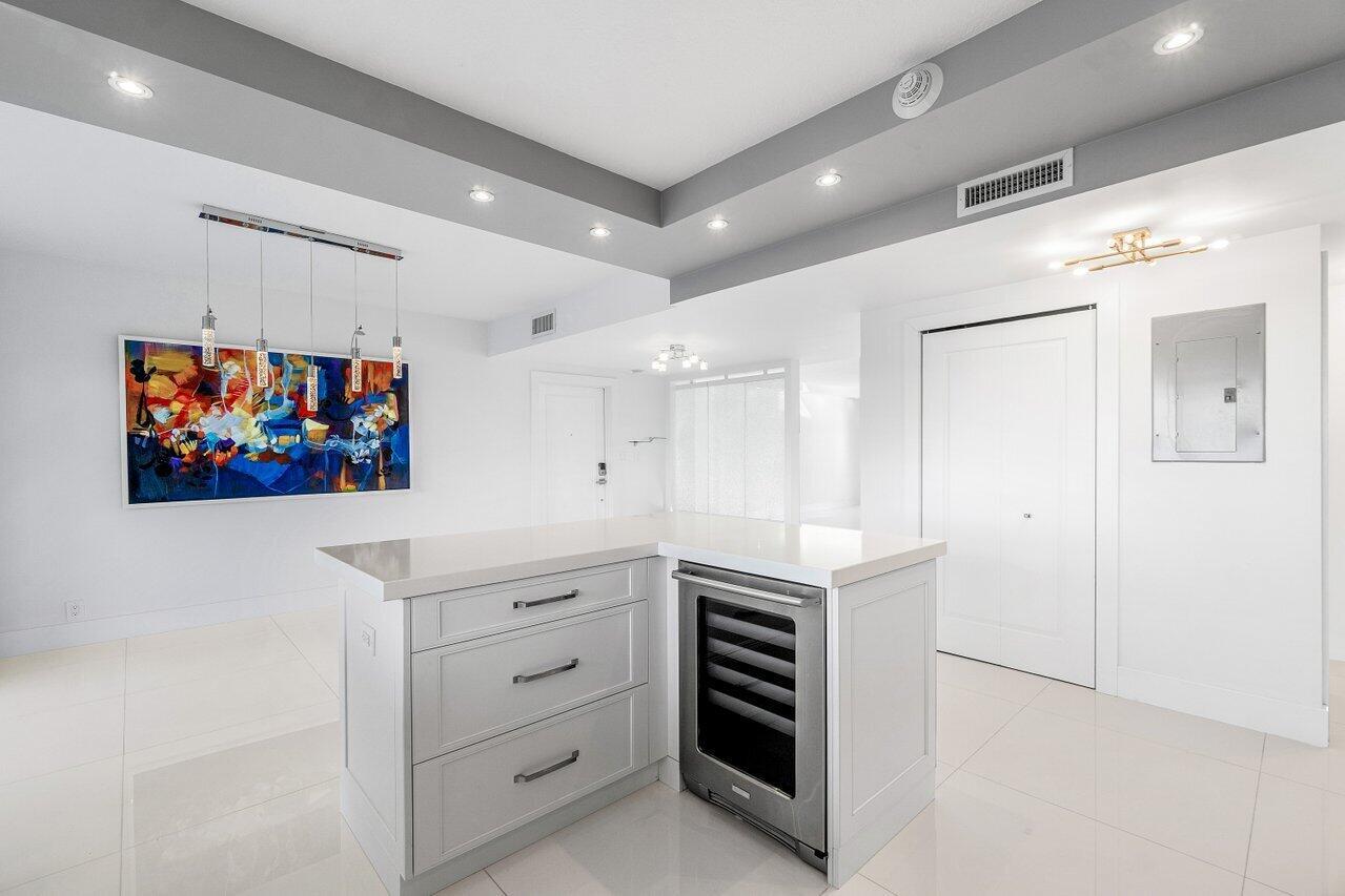 400 Seasage Drive 804