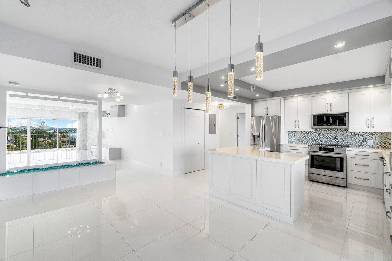 400 Seasage Drive 804