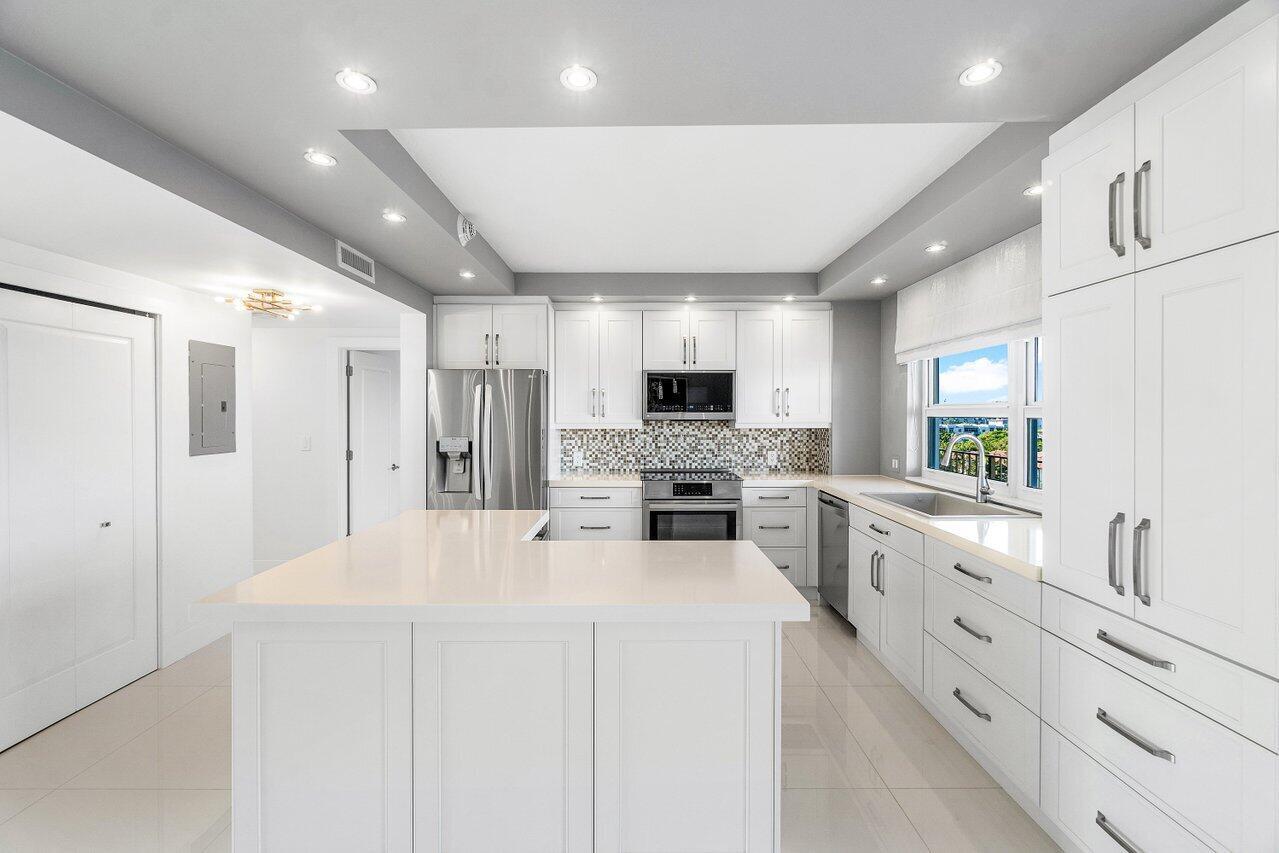 400 Seasage Drive 804