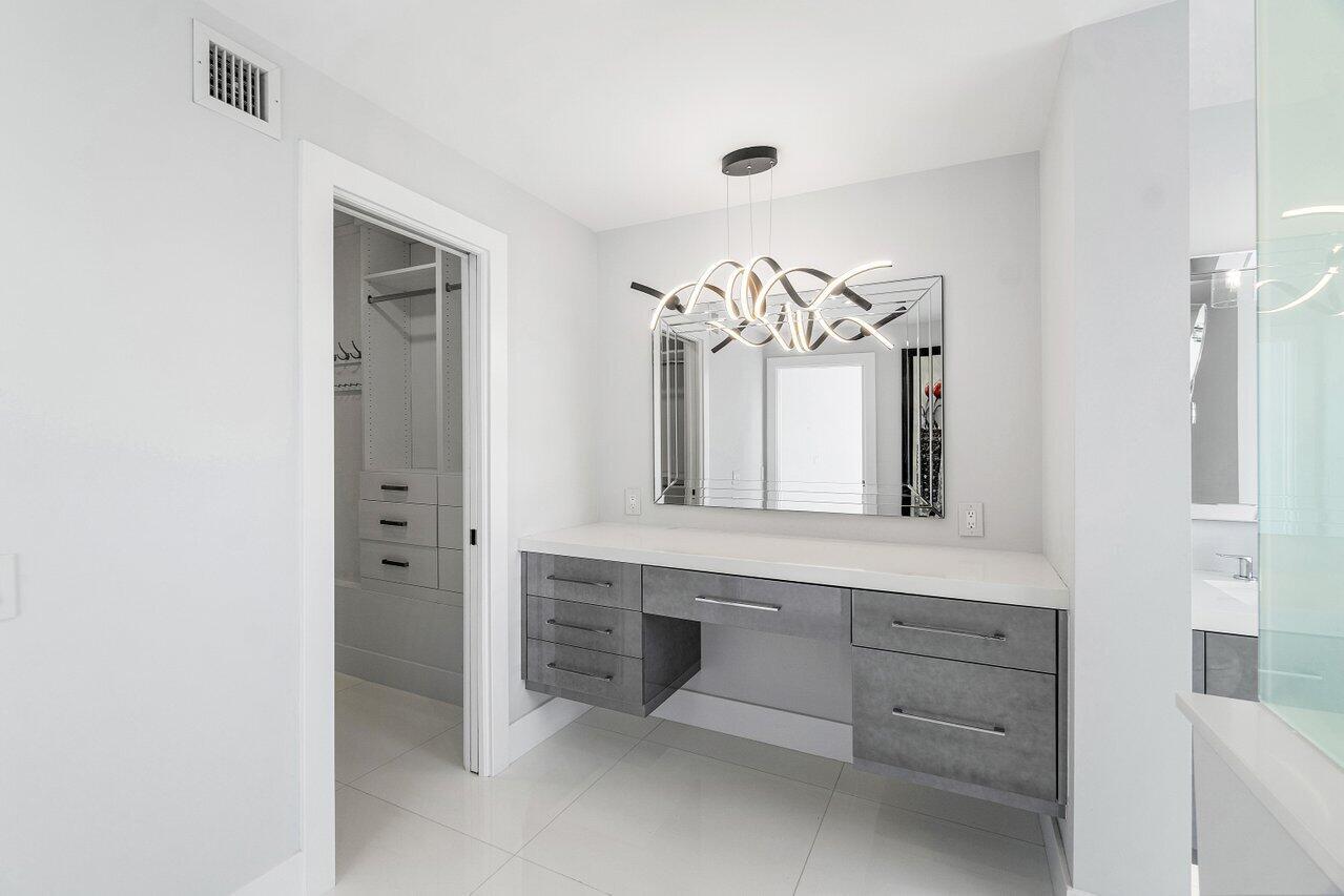 400 Seasage Drive 804