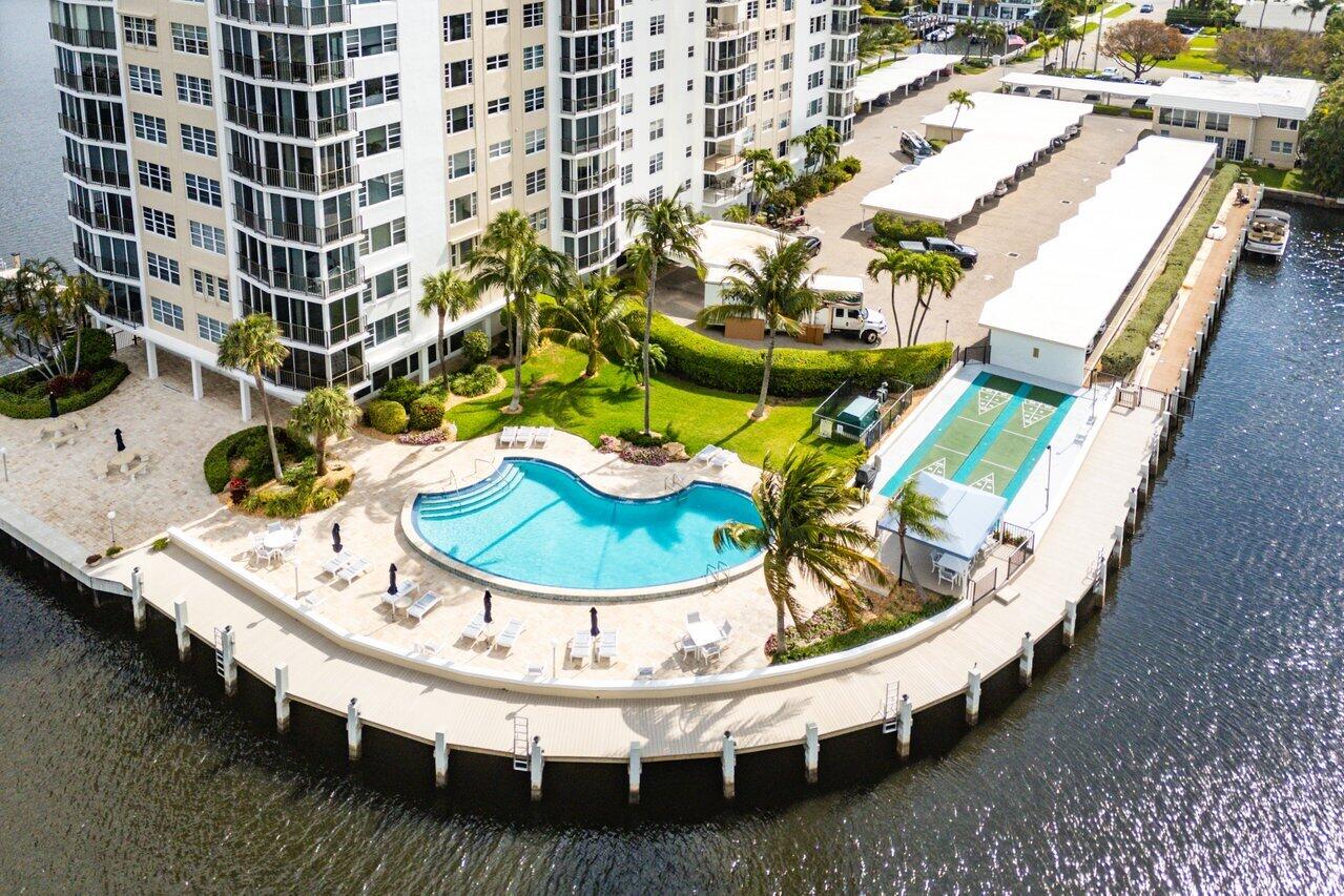 400 Seasage Drive 804