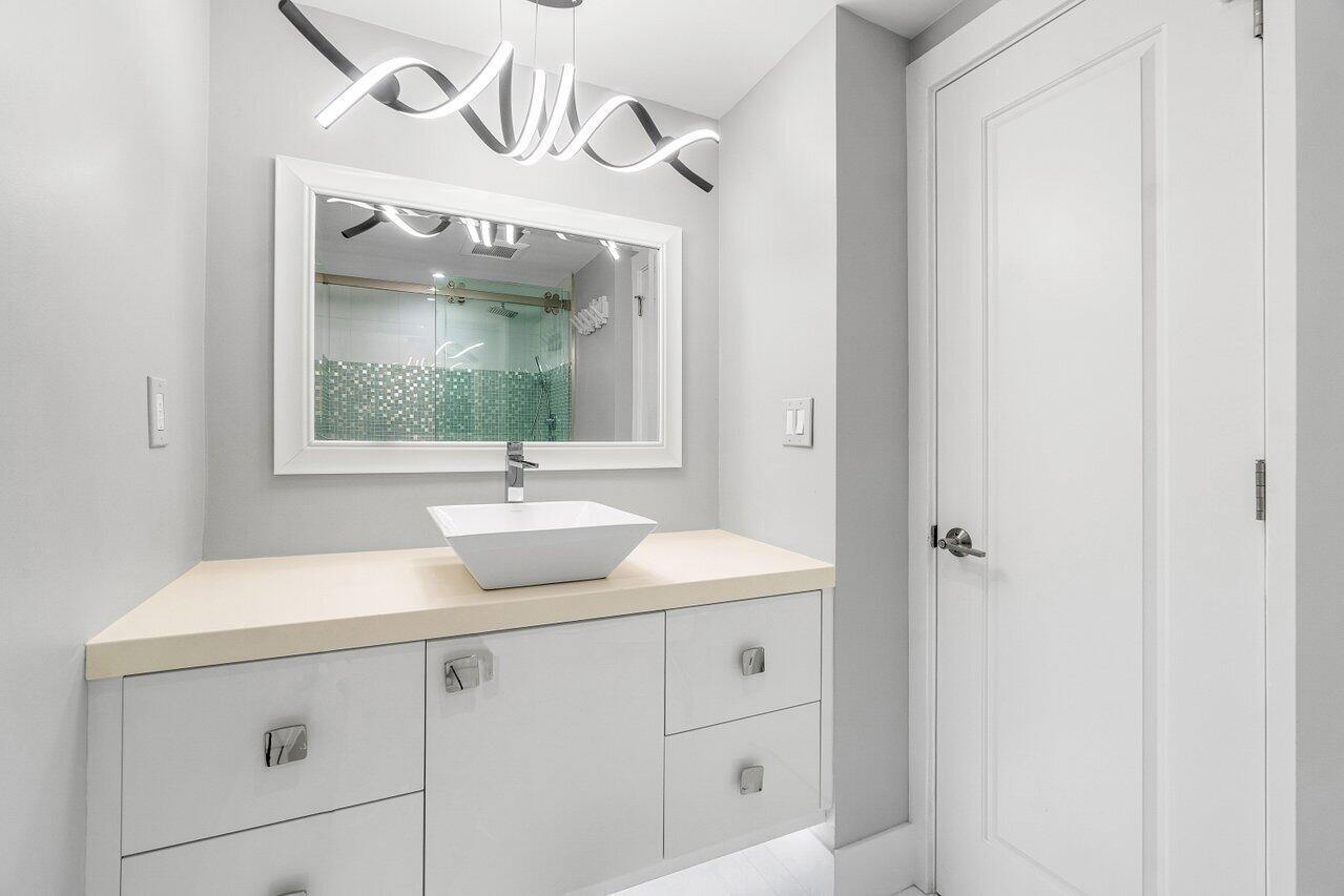 400 Seasage Drive 804