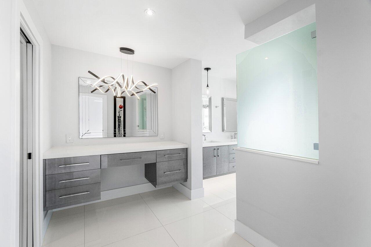 400 Seasage Drive 804