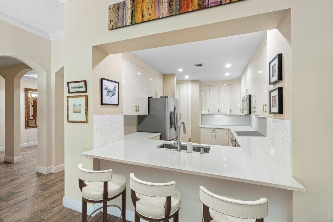 200 NE 2nd Avenue 211