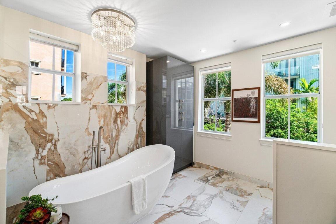 200 NE 2nd Avenue 211