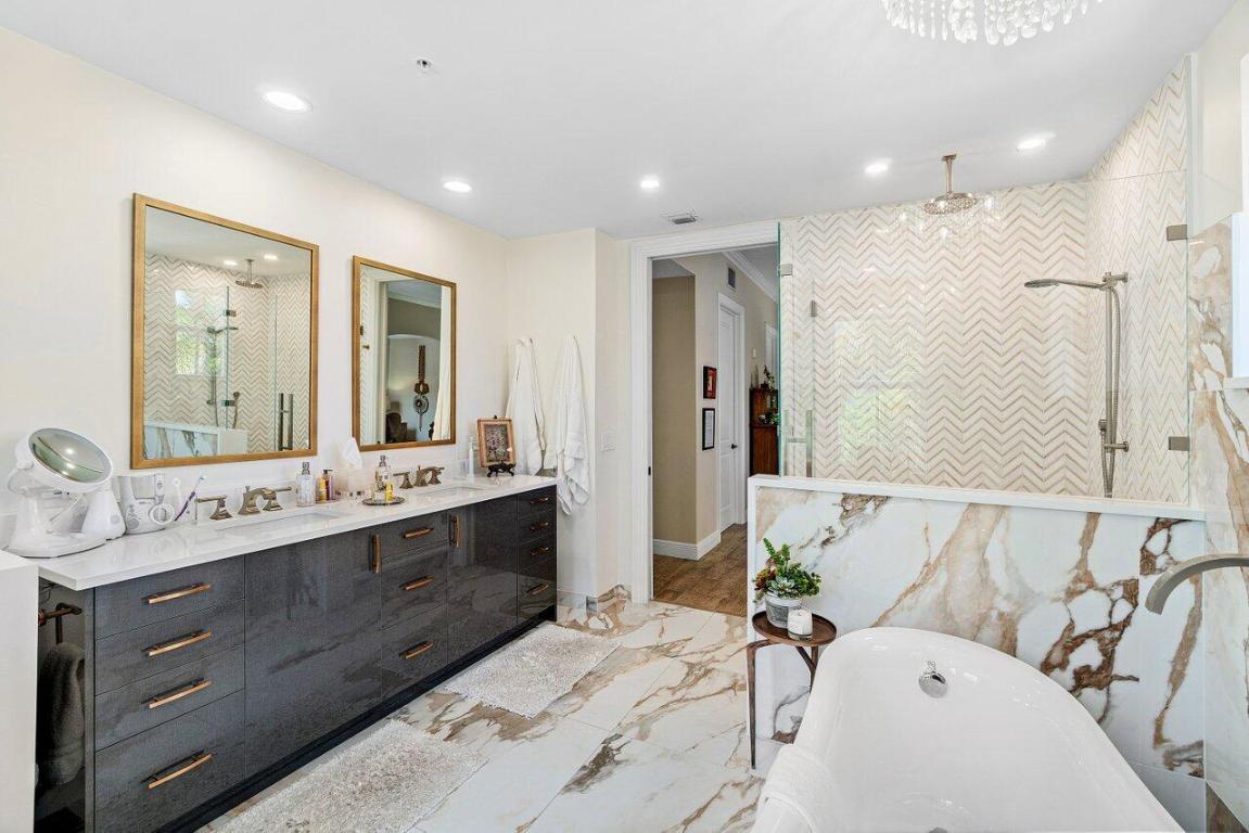 200 NE 2nd Avenue 211