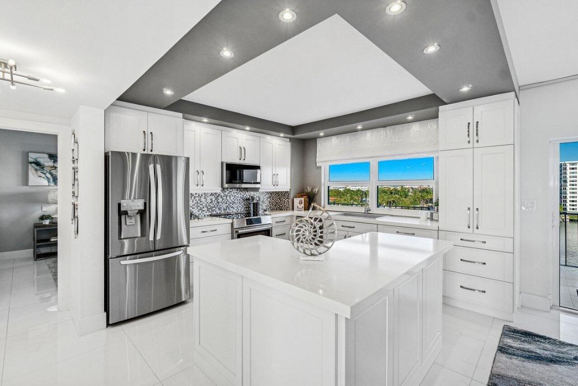 400 Seasage Drive 804