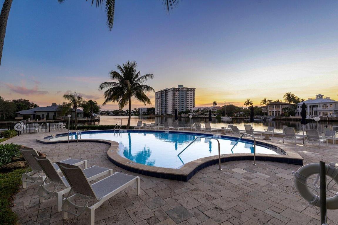 400 Seasage Drive 804