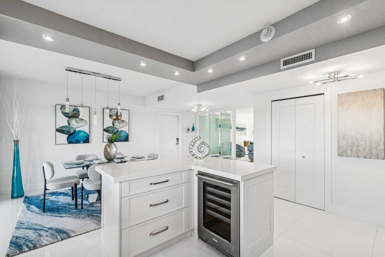 400 Seasage Drive 804