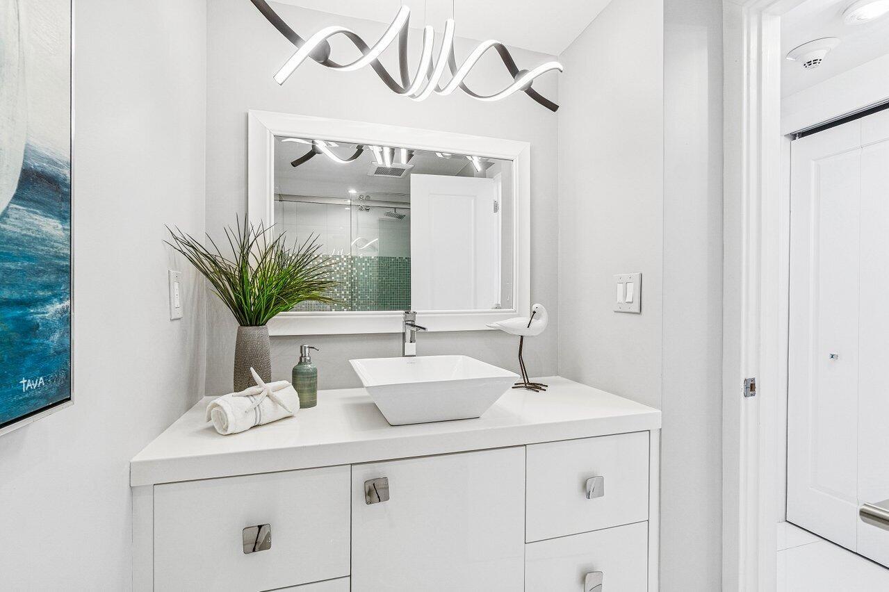 400 Seasage Drive 804