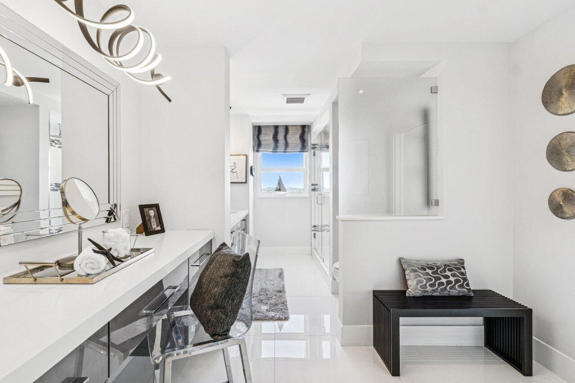 400 Seasage Drive 804