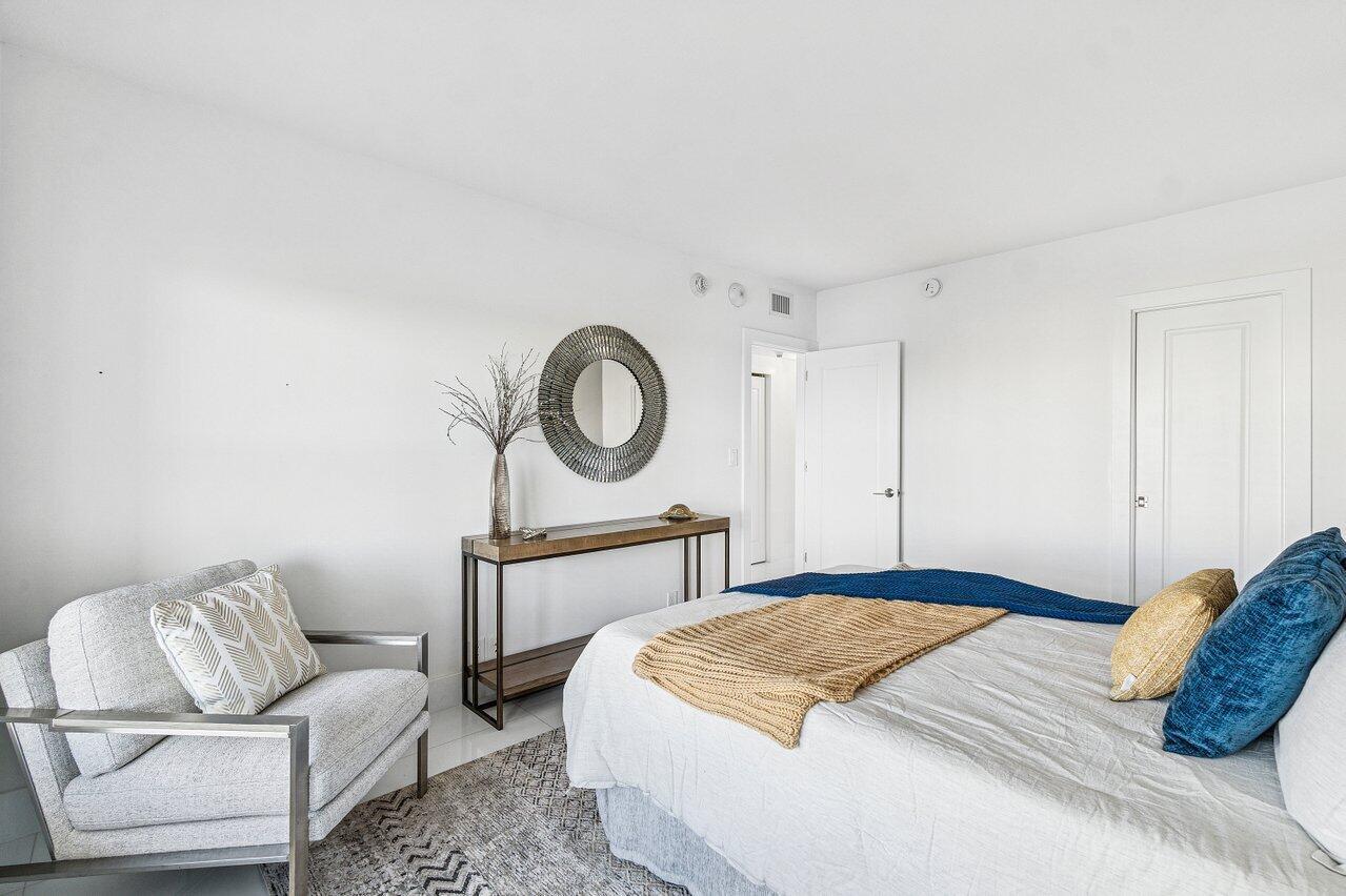 400 Seasage Drive 804