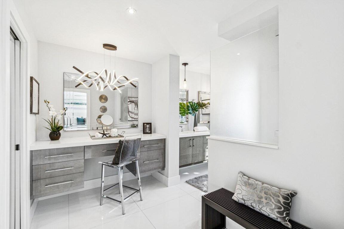 400 Seasage Drive 804