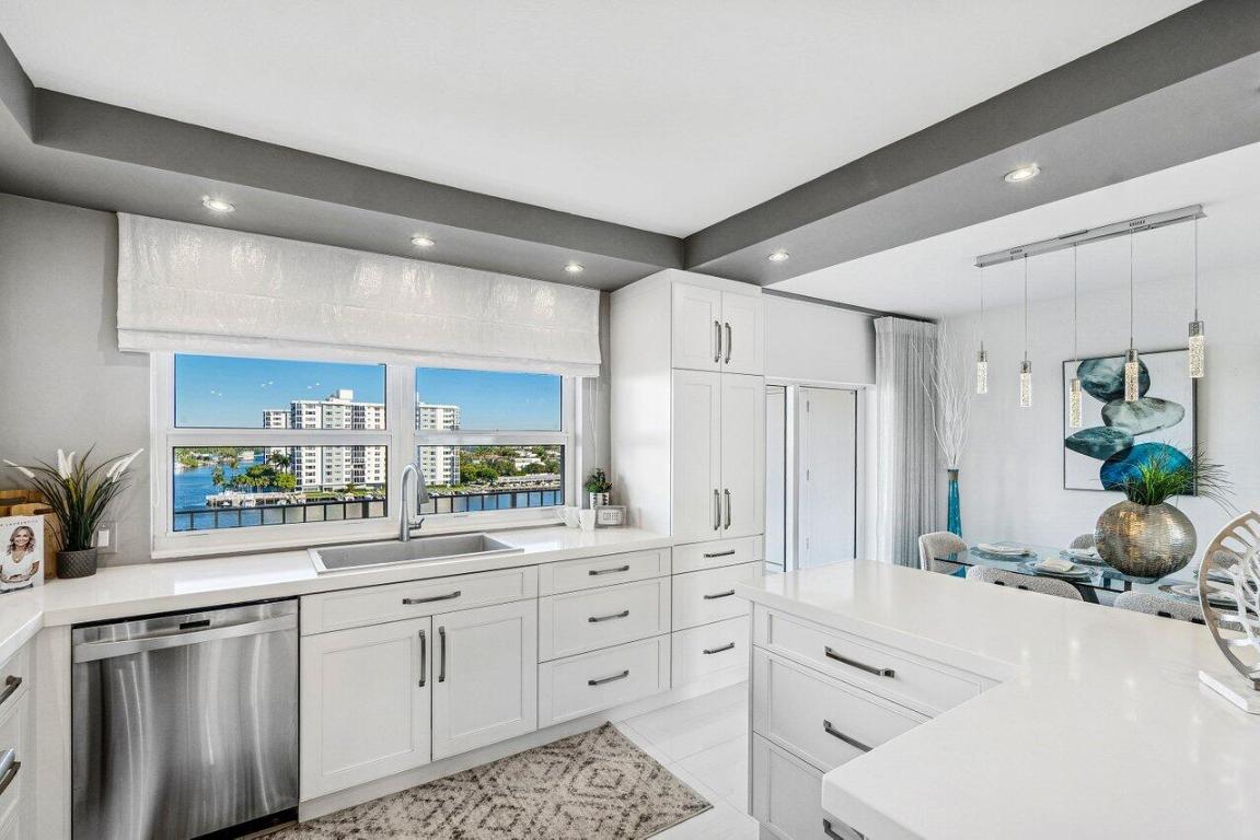 400 Seasage Drive 804