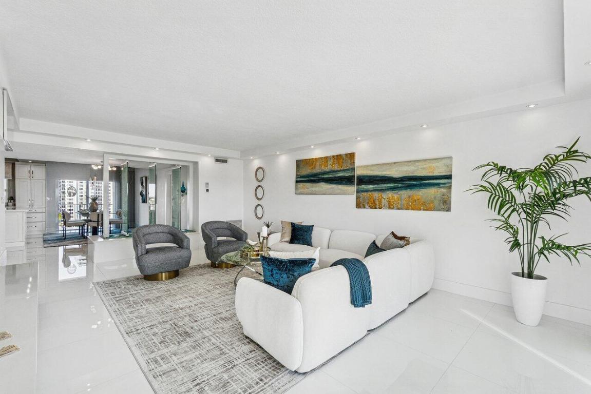 400 Seasage Drive 804