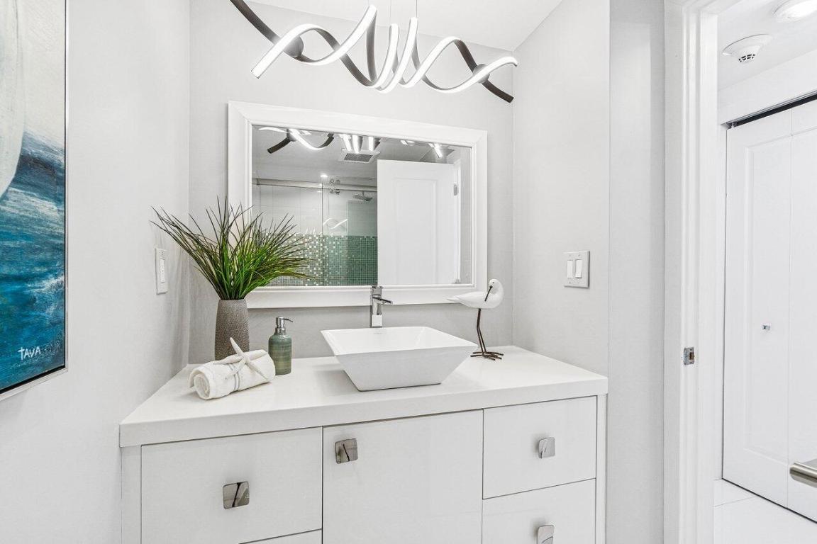 400 Seasage Drive 804