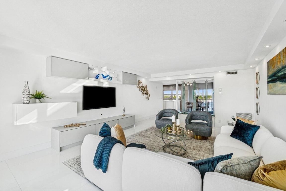 400 Seasage Drive 804