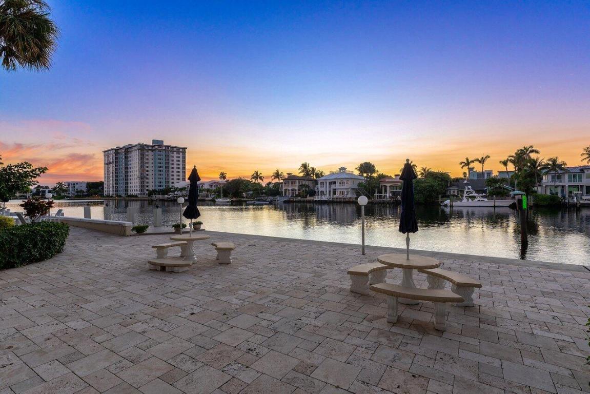 400 Seasage Drive 804