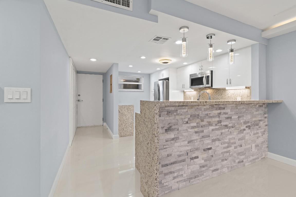 3580 S Ocean Boulevard 8-B, South Palm Beach Unit: 8-B