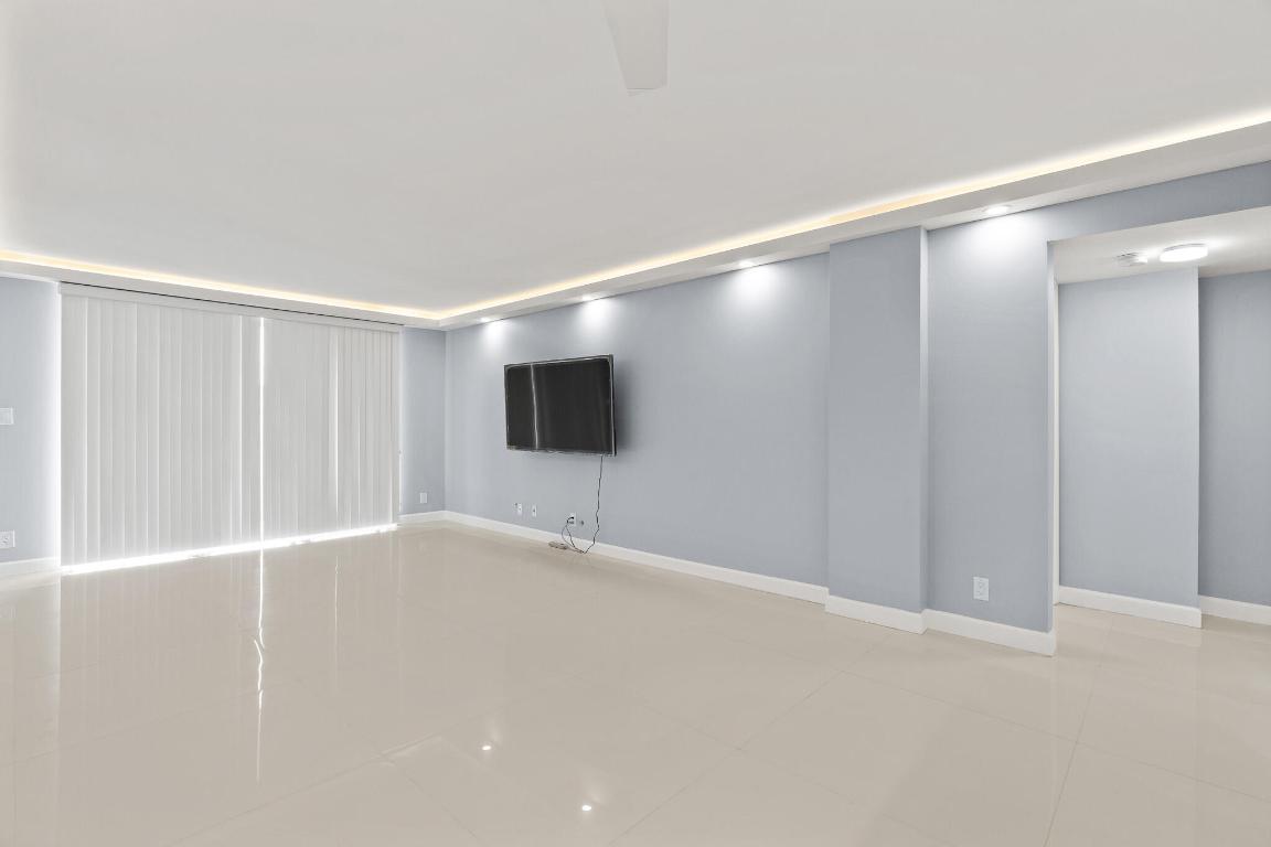 3580 S Ocean Boulevard 8-B, South Palm Beach Unit: 8-B