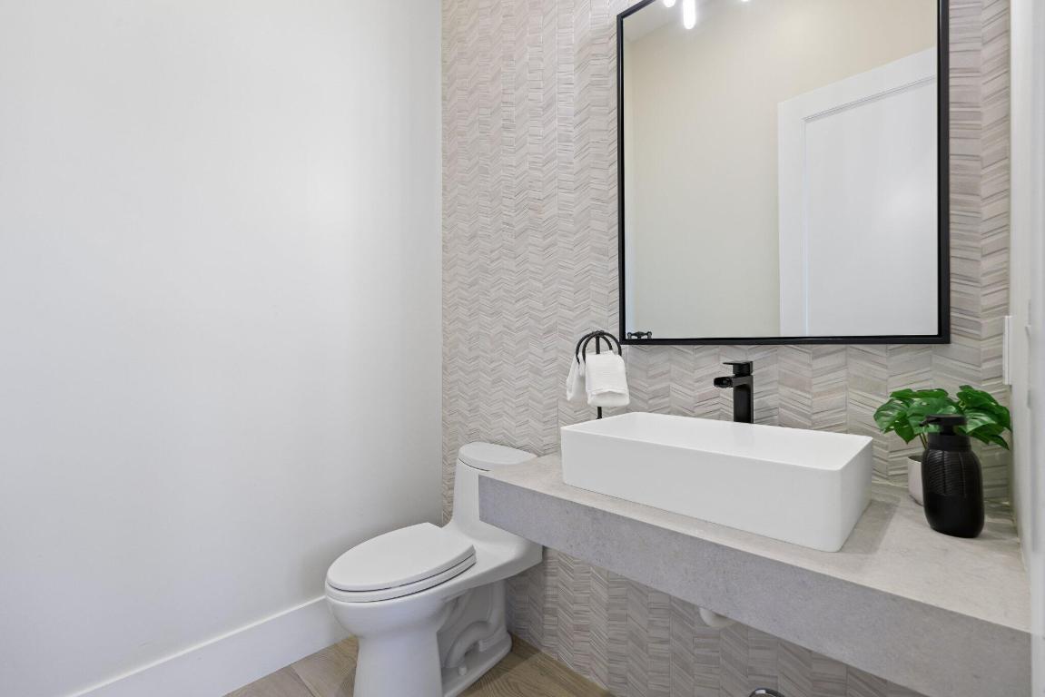 525 Whispering Pines Road