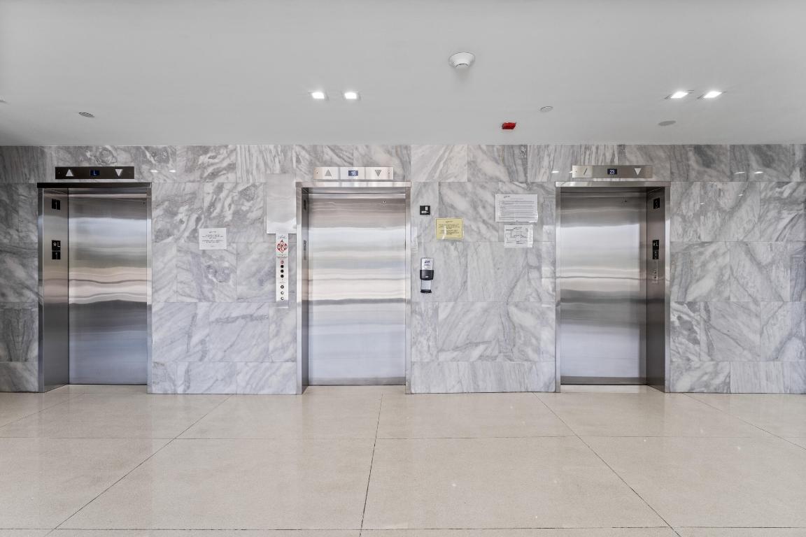 20379 W Country Club Drive 937