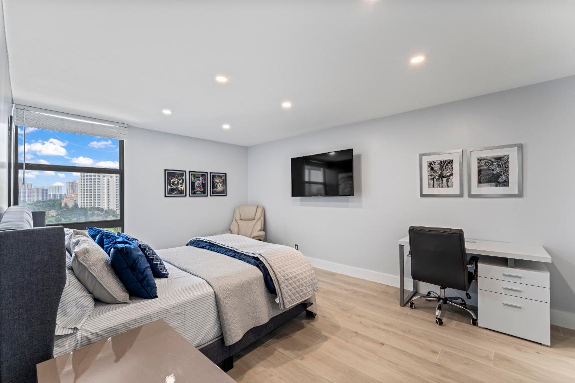 20379 W Country Club Drive 937