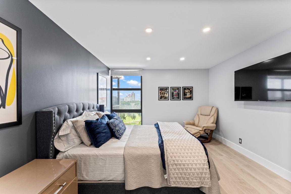 20379 W Country Club Drive 937