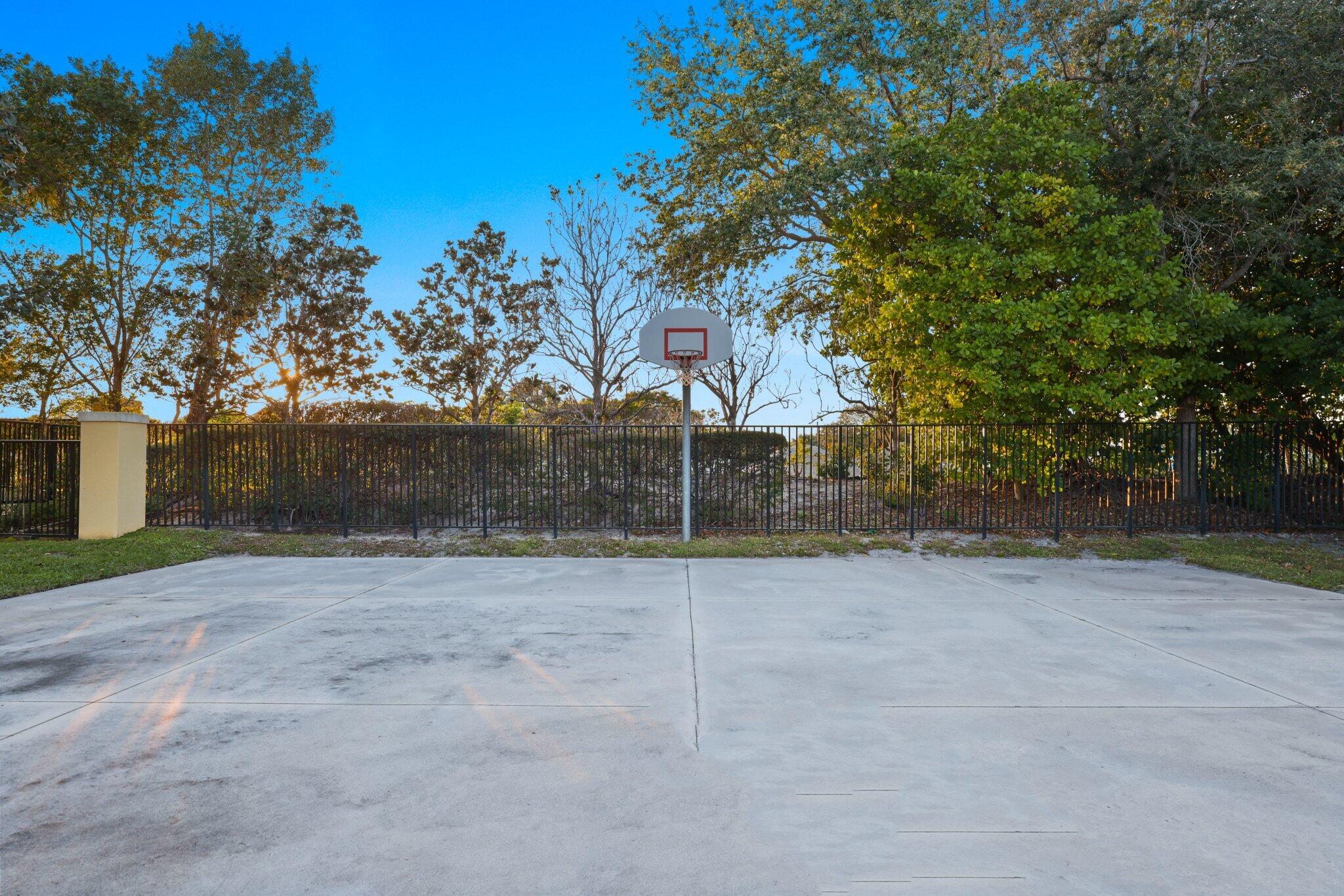 226 N Latitude Circle 203