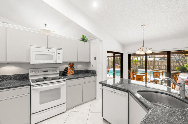 6016 Sunberry Circle