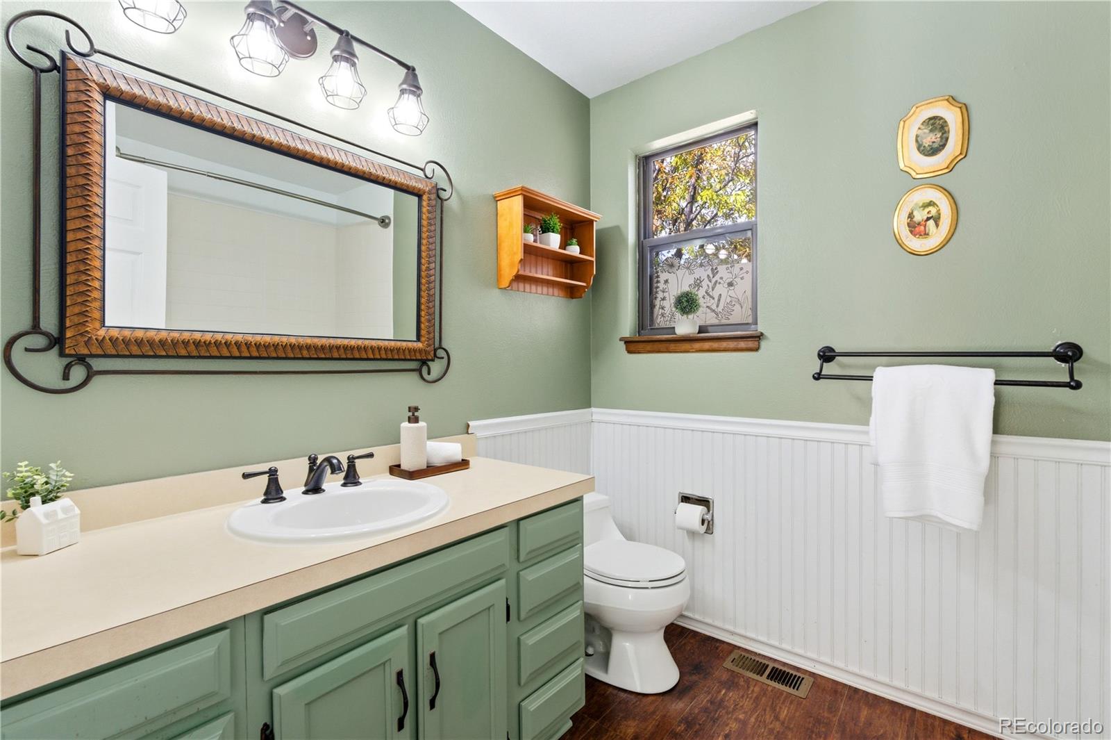 2135 E Nichols Drive