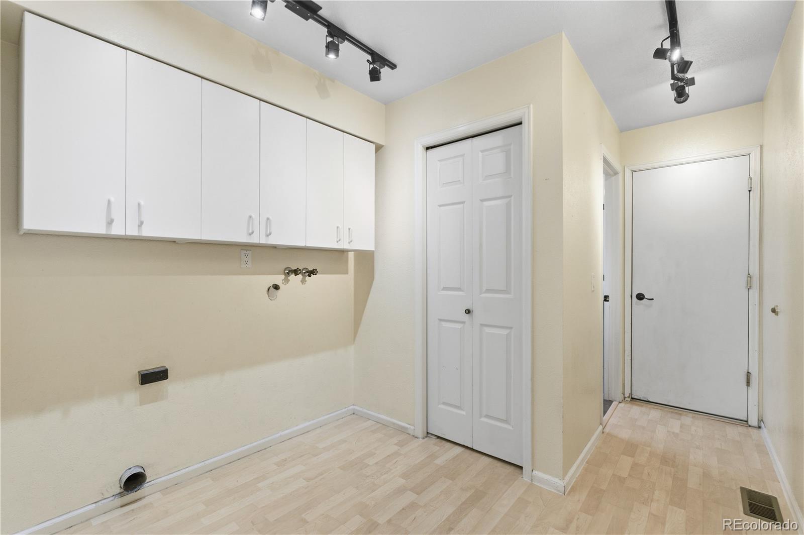 2135 E Nichols Drive