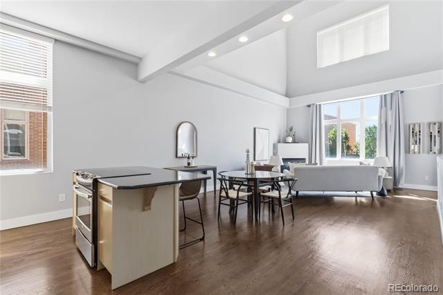 220 Roslyn Street Unit: 710