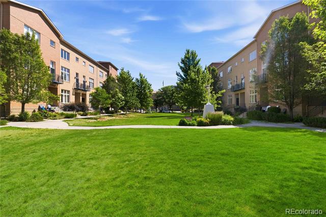 220 Roslyn Street Unit: 710