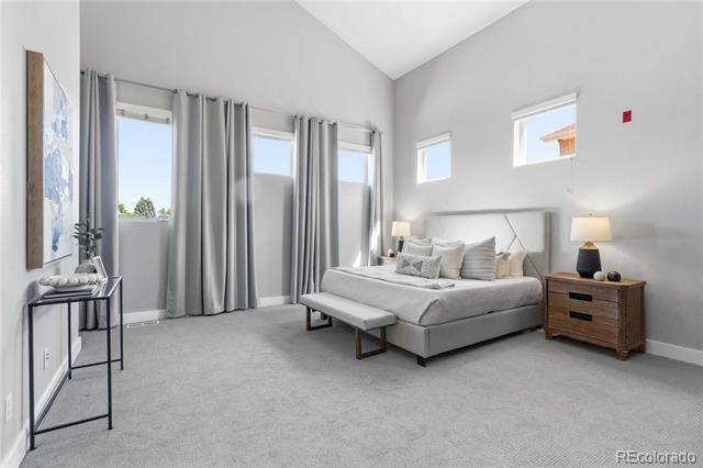 220 Roslyn Street Unit: 710