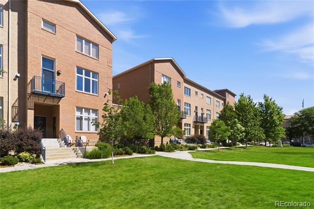 220 Roslyn Street Unit: 710