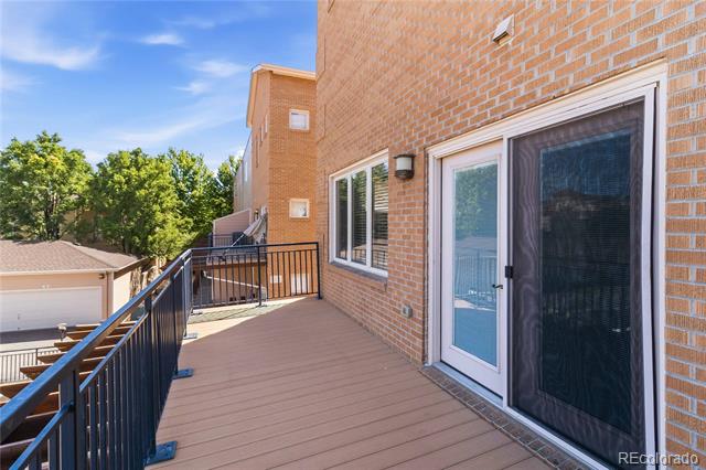 220 Roslyn Street Unit: 710