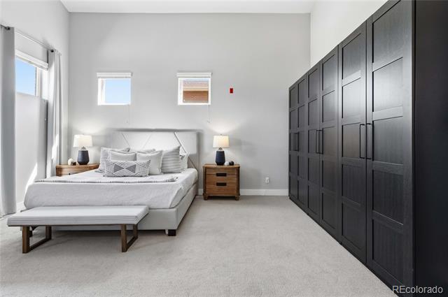 220 Roslyn Street Unit: 710