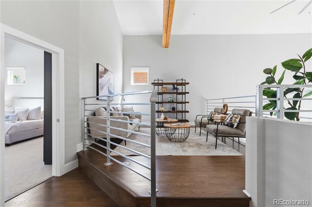 220 Roslyn Street Unit: 710