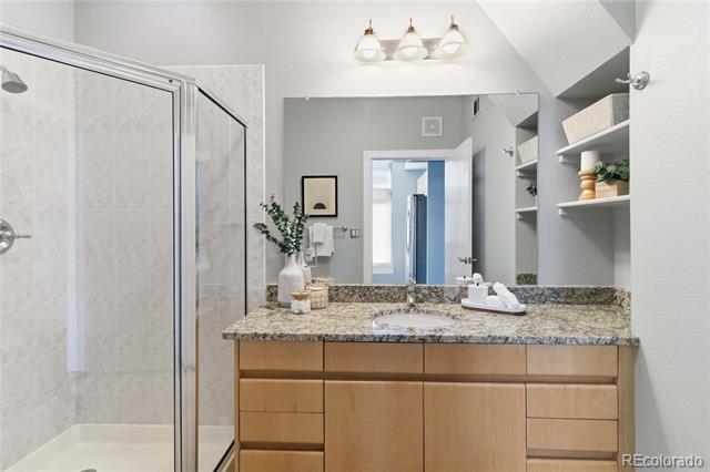 220 Roslyn Street Unit: 710