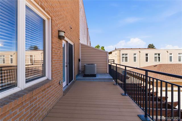 220 Roslyn Street Unit: 710